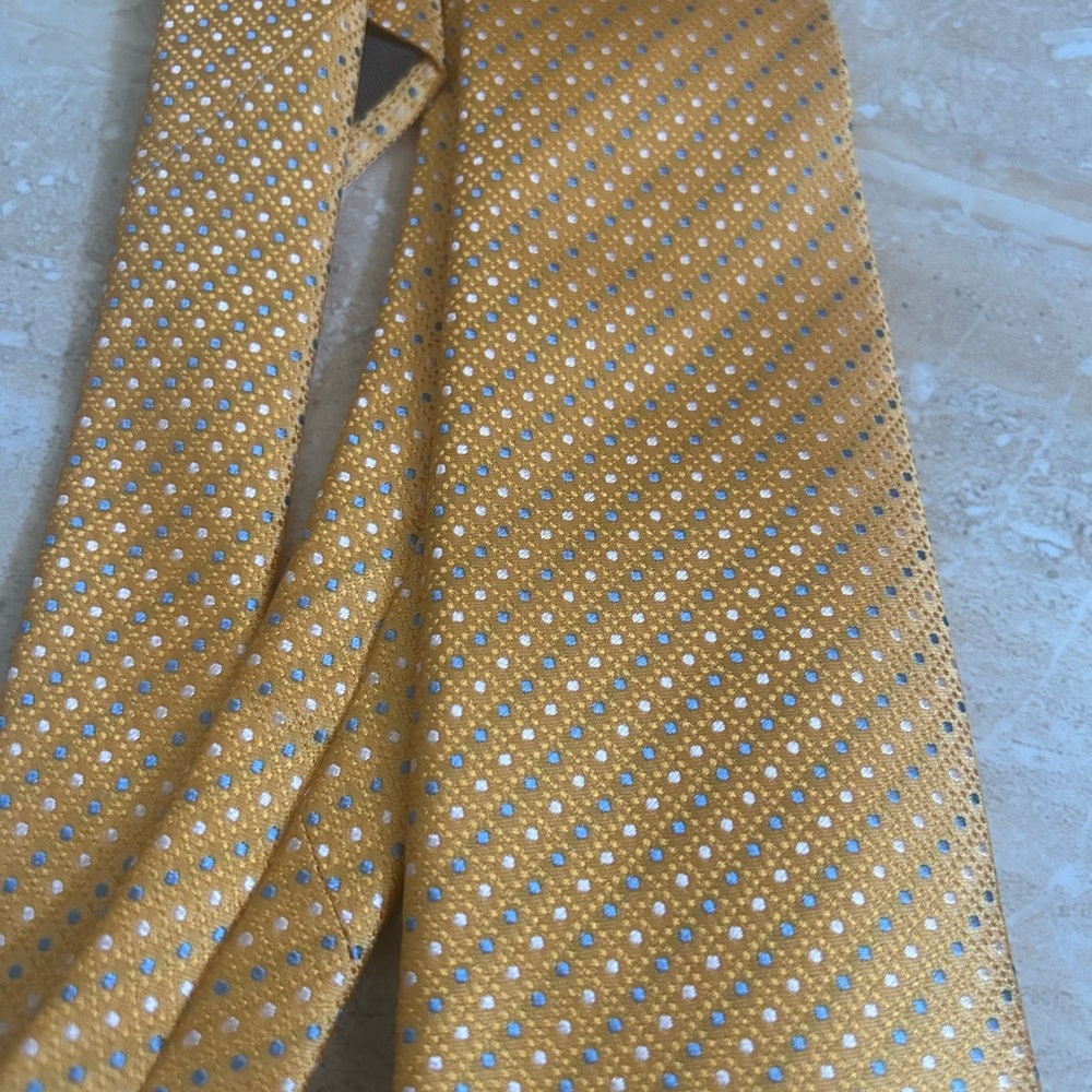 Canali Gold Silk Tie with Diagonal Micro-Pattern - Picture 4 of 6